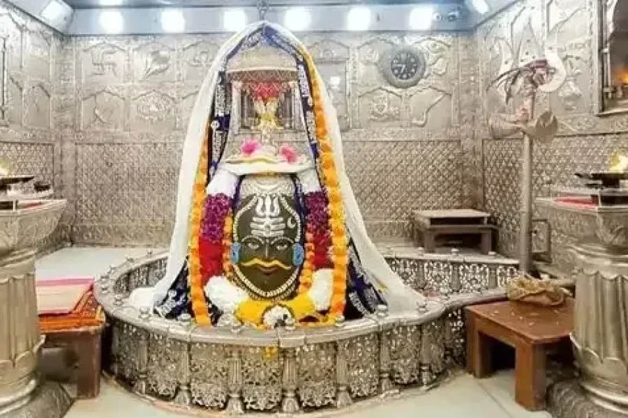Mahaakaleshwar Jyotirlinga decorated with flowers inside the silver sanctum in Ujjain