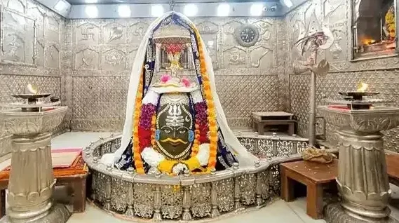 Mahakaleshwar Jyotirlinga decorated with flowers during darshan in Ujjain