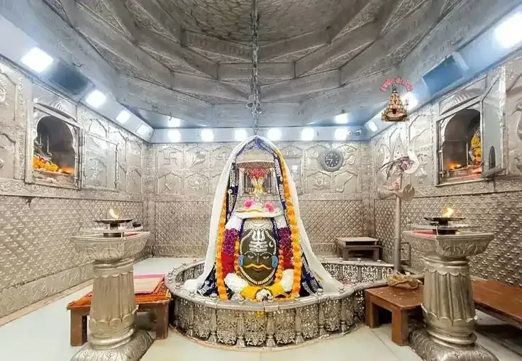 Mahakaleshwar Jyotirlinga decorated inside the temple sanctum in Ujjain