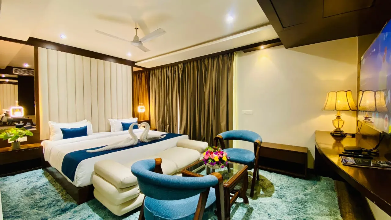 Comfortable hotel room for Ujjain stay