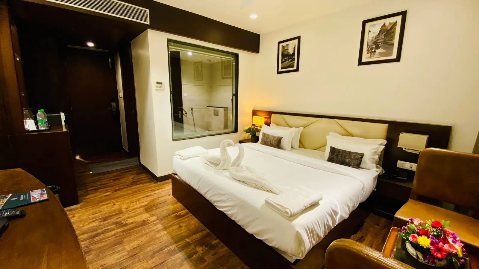 Hotel near Mahakaleshwar Temple for early morning Bhasma Aarti stay planning