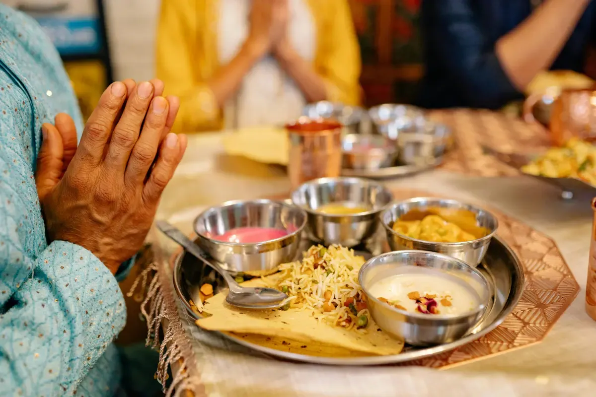 Traveller beginning a vegetarian meal during a thoughtfully planned Ujjain journey